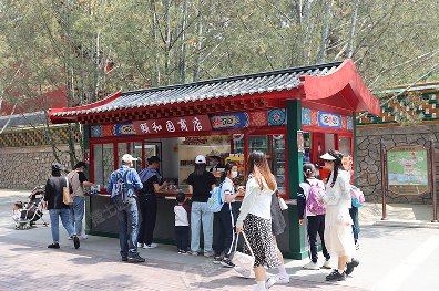 捷士通作為移動房屋廠家，為北京頤和園生產了一款與景色相互照應的售賣崗亭